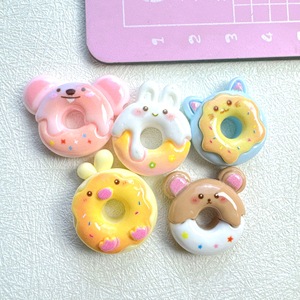 Accessori in Resina a Forma di Animali Cartoon e Ciambelle per Creazioni Fai-da-Te, Clip per Capelli, Cover per Telefoni, Magneti per Frigorifero, Ciondoli per Bottiglie d'Acqua - Vendita all'Ingrosso - Product Image 1