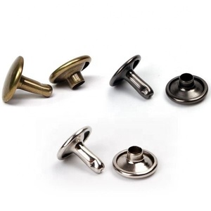 Rivets à capuchon métallique double face Clous à clous en forme <span class=keywords><strong>de</strong></span> cœur en diamant Boutons à pression Rivets plats Outil <span class=keywords><strong>de</strong></span> bricolage Sac en cuir Décoration <span class=keywords><strong>de</strong></span> vêtements - Product Image 1