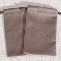 Pochette recyclable personnalisée en velours avec cordon de serrage Sac à poussière de luxe en velours gris parfum bijoux collier boucle d'oreille stockage en flanelle et velours