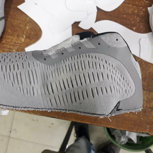 Autocollant métallique fin personnalisé auto-adhésif avec logo Apple en relief pour vêtements, chaussures et tissus, fabriqué avec des techniques de tissage - Product Image 6