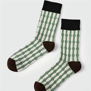 Chaussettes pour femmes en tricot torsadé vert avec accent Lurex, chaussettes tendance bicolores pour tenue habillée et décontractée, chaussettes de sport pour femmes - Product Image 6