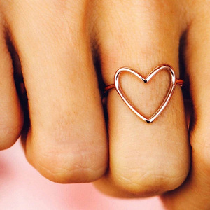 Cincin Wanita, tahan air tidak ternoda 18K PVD emas Stainless Steel minimalis bentuk hati cincin polos - Product Image 1