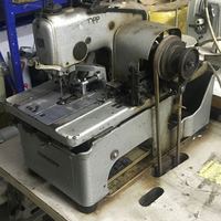 Machine à coudre industrielle Durkopp Adler 558 à œillet et à bouton-trou d'occasion