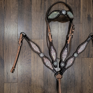 2026 Selle Western de haute qualité en cuir véritable vert, avec rivets décoratifs et conchos fantaisie en cristal, pour têtière et peitorale de cheval - Product Image 1