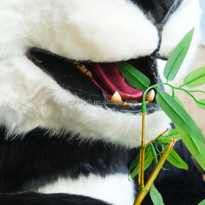 Trang trí trung tâm mua sắm theo chủ đề Phiêu Lưu Trong Rừng với động vật mô phỏng gấu trúc hoạt hình cho trải nghiệm giải trí - Product Image 3