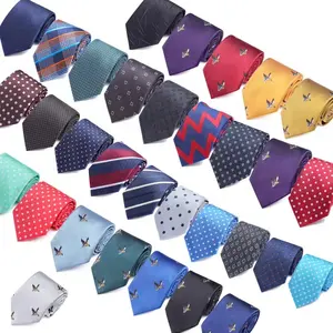 Nuovissima collezione stock a buon mercato a righe colorate marche italiane alla moda da uomo collo cravatta ascot cravatta uomo d'affari per uomo