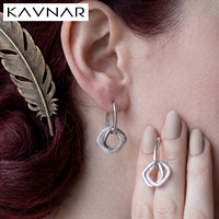 Boucles d'oreilles KAVNAR Huggie en laiton plaqué or blanc, tige en argent 925, zircone cubique entrelacée pour femmes
