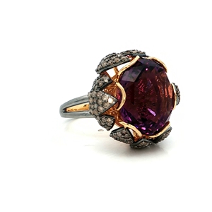 Anillo de cóctel con amatista púrpura de corte ovalado y diamantes, exquisito anillo de cóctel que exhibe una magnífica piedra preciosa de amatista ovalada. - Product Image 3