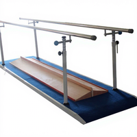 Barres parallèles en acier avec plaque de correction pour l'entraînement des membres inférieurs et l'entraînement à l'équilibre avec accessoires