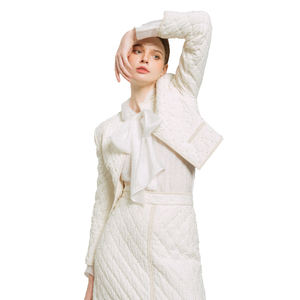 Rey EMB เสื้อครอปผ้าไหมแฟชั่นป้องกันไฟฟ้าสถิตย์สวมใส่สบาย31ชิ้นบรรจุในกล่องกระดาษแข็งผู้ผลิตเวียดนาม - Product Image 1