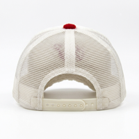 Gorra Trucker Personalizada de 5 Paneles con Visera Curva, Forro de Felpa Crema, Logotipo Bordado, Parte Trasera de Malla y Botón Rojo Vintage