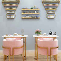 Ensemble table et chaises de manucure de luxe moderne rose et or, mobilier de salon de manucure, bureau de manucure en marbre, bar à ongles en métal