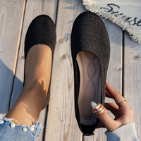 Großhandel Damen Plus Size Bequeme PU Einlegesohle Leichte Trendy Casual Slip-On Hohl gestrickte flache Schuhe für den täglichen Einkauf