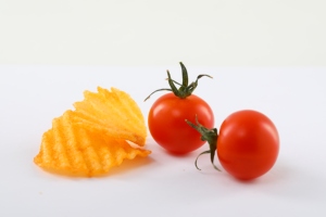 Croustilles <span class=keywords><strong>de</strong></span> pommes <span class=keywords><strong>de</strong></span> <span class=keywords><strong>terre</strong></span> coupées fraîches collations en forme <span class=keywords><strong>de</strong></span> grande vague croustilles <span class=keywords><strong>de</strong></span> pommes <span class=keywords><strong>de</strong></span> <span class=keywords><strong>terre</strong></span> aromatisées à la tomate collations frites prix d'usine pour les enfants - Product Image 5