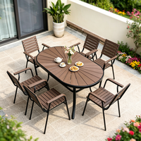 Vente directe d'usine, ensemble de salle à manger moderne pour patio, empilable, résistant à l'eau, résistant aux UV, aspect bois, ensemble de table et de chaises de jardin d'extérieur