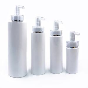 ขวดพลาสติกบรรจุภัณฑ์เครื่องสำอางสีขาวแบบมีปั๊มลายเส้นสีทอง/สีเงินหรูหรา ขนาด 150 มล. 200 มล. 250 มล. 500 มล. สำหรับแชมพู ผลิตภัณฑ์บำรุงผิว และโลชั่นทาตัว ขายส่ง - Product Image 2