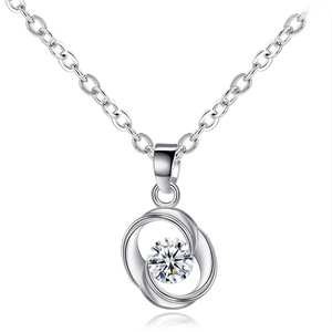 Collier pendentif trèfle rotatif pour femme, collier minimaliste avec breloque cœur, bijoux tendance, cadeau pour usage quotidien - Product Image 1