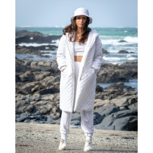 Cappotto lungo con cappuccio bianco trapuntato Pea Street - Product Image 5