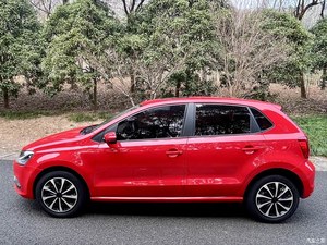 Volkswagen <span class=keywords><strong>Polo</strong></span> 2016 1.6L <span class=keywords><strong>Automatique</strong></span> <span class=keywords><strong>Essence</strong></span> Berline 5 Places <span class=keywords><strong>Occasion</strong></span> Bien Entretenu Pratique pour les Trajets Urbains - Product Image 3