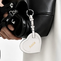 Étiquette de bagage personnalisée en cuir léger en forme de cœur avec logo, style féminin, porte-passeport étanche pour les voyages d'été