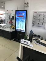 Affichage numérique tactile LCD sur pied JDY Wholesale Fleek Design 55-85 pouces 4K haute performance pour publicité intérieure (vente en gros)