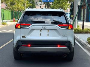 Toyota RAV4 2.0L CVT SUV Usado 2023 – Edición Platino 20 Aniversario, SUV Japonés Espacioso para Exportación - Product Image 5