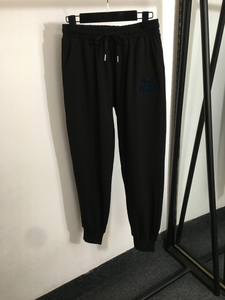 Ensemble de vêtements de luxe pour créateurs, t-shirt à manches courtes color-block avec lettrage brodé floqué, pantalon décontracté - Product Image 3