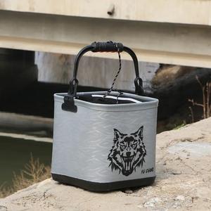 Cubo de pesca plegable rojo Yu Chak con base moldeada por inyección de EVA y asa superior para uso multipropósito - Product Image 2