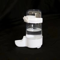 Distributeur d'eau suspendu en plastique écologique pour animaux de compagnie et accessoires de cage à nourriture pour oiseaux pour écureuil et perroquet