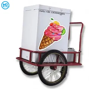 冰淇淋手推车在街上卖食物