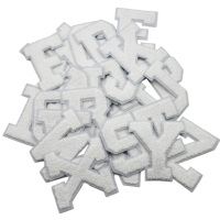 Offre Spéciale gros auto-adhésif 3D Logo Design Chenille broderie Patch A-Z chapeaux à capuche serviette lettre fer sur patchs