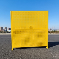 Paravent autoportant en métal perforé à trous rectangulaires, avec bande centrale unie et blocs de couleur, pour plantes