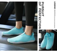 Chaussures d'eau à semelle souple et à séchage rapide pour hommes et femmes, chaussettes de yoga Aqua pieds nus pour la natation, la plongée et le fitness, chaussures de plage Aqua