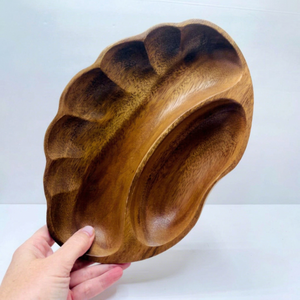 Assiette de service de voyage artisanale en bois d'acacia écologique, forme irrégulière, design Wabi-Sabi poli, couleur unie, vaisselle et assiettes - Product Image 1