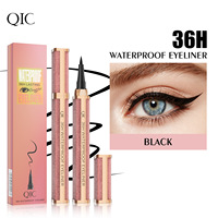 Crayon Eyeliner Noir Intense Étanche, Résistant à la Transpiration et aux Bavures, Fini Naturellement Lisse, Effet Étoilé