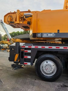 Grue mobile QY100K100 tonnes, grue hydraulique montée sur camion, robuste, avec stabilisateurs fiables et haute efficacité, en vente à prix réduit - Product Image 3