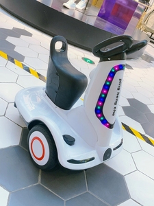 2025 <span class=keywords><strong>TikTok</strong></span> voiture électrique télécommandée pour enfants Rotation à 360 ° avec 5 roues le <span class=keywords><strong>plus</strong></span> <span class=keywords><strong>chaud</strong></span> nouveau jouet cadeau - Product Image 3