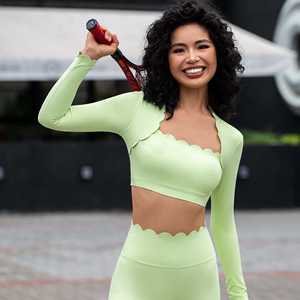 Haut de yoga à manches longues pour femme, col carré, coupe ajustée, haute élasticité, séchage rapide, idéal pour la course, le Pilates et le fitness - Product Image 2