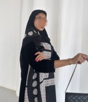 Abaya sur mesure Hafizah à pois noirs et blancs avec hijab assorti, style Dubaï pour femmes musulmanes