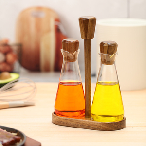 Dispenser per Olio d'Oliva e Aceto in Vetro Borosilicato Riciclato da 300ml con Tappo in Acacia e Supporto in Legno - Product Image 2