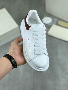 รองเท้าผ้าใบผู้ชายสีขาวแบบหุ้มข้อต่ำ พื้นหนา สไตล์ลำลอง มีเชือกผูก ยี่ห้อ Alexander - Product Image 3