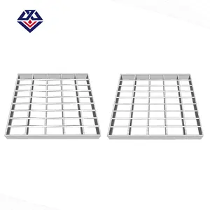 Painted welded steel grating with serrated surface