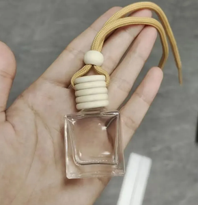 8ml için iyi kalite kare şekli araç parfüm şişesi araba hava spreyi koku dağıtıcı şişe araba havalandırma klip kokulu yağ - Product Image 1