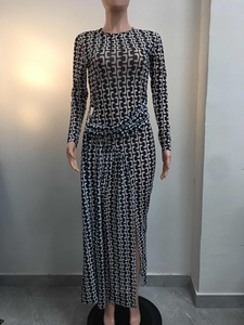 Vestido Elegante con Abertura, Detalles Transparentes, Cintura Ajustada, Cuello Alto Estampado y Mangas Largas - Product Image 6