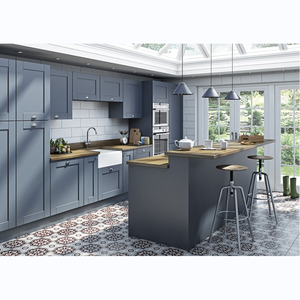 Eleganti Mobili da Cucina Ovali in <span class=keywords><strong>Legno</strong></span> Massello Colore Azzurro Grigio con Isola e Piano di Lavoro - Product Image 1