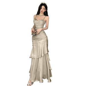 Vestido de Gala Largo Color Gris Plateado de Lujo con Silueta de Lápiz, Tirantes Finos, Escote Corazón, Volantes y Capa Transparente para Fiesta de Graduación - Product Image 5