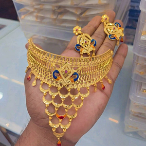 Collier ras-de-cou floral plaqué or 22 carats, bijoux de mariée indiens traditionnels en forme de fleur pour mariage et fête - Product Image 1