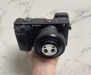 Cámara Digital Sony A6400 con Lente de 16-50 mm, Cámara Completa de 24MP, Opción Popular - Product Image 2