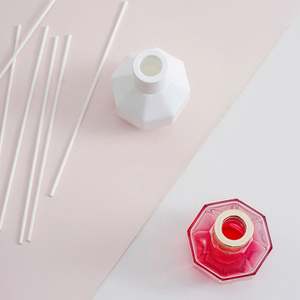 Mini bouteille aromathérapie en forme de cœur, nouveau <span class=keywords><strong>distributeur</strong></span> de parfum en <span class=keywords><strong>porcelaine</strong></span> blanche - Product Image 2