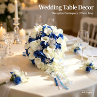 Luxuriöser Tropfenförmiger Brautstrauß mit PU-Calla-Lilie, Rot-Weißen Rose und Strass-Brosche für Hochzeit, Party und Zeremonie-Dekoration
